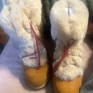 INC International Concepts Winter Boots with Cream Fur and Red Laces